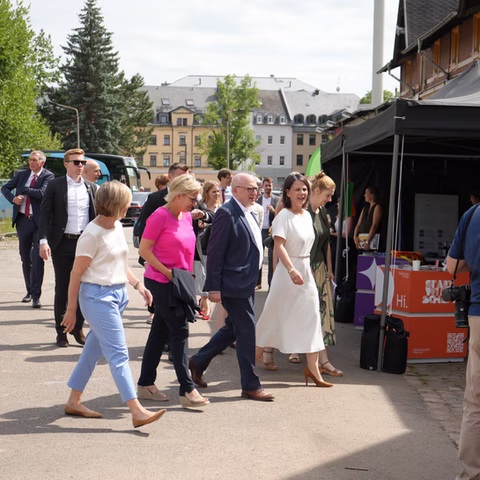 Außenministerin Annalena Baerbock zu Besuch in der Stadtwirtschaft mit ihrem Minister:innenstab.